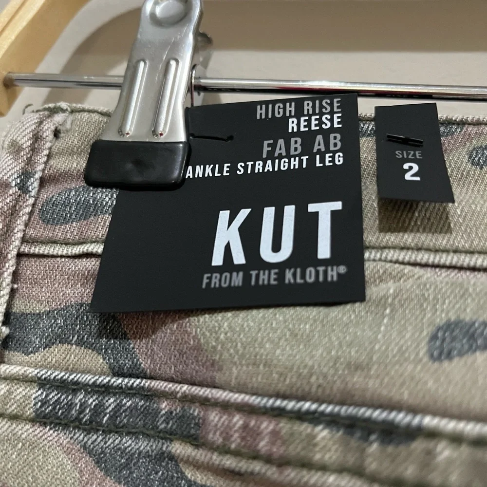 Kut from the Kloth Reese Fab Ab Ripped Camo Print High Waist Jeans Size 2 - Picture 3 of 8